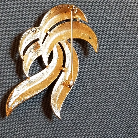 VTG Crown Trifari gold abstract brooch - Picture 5 of 7